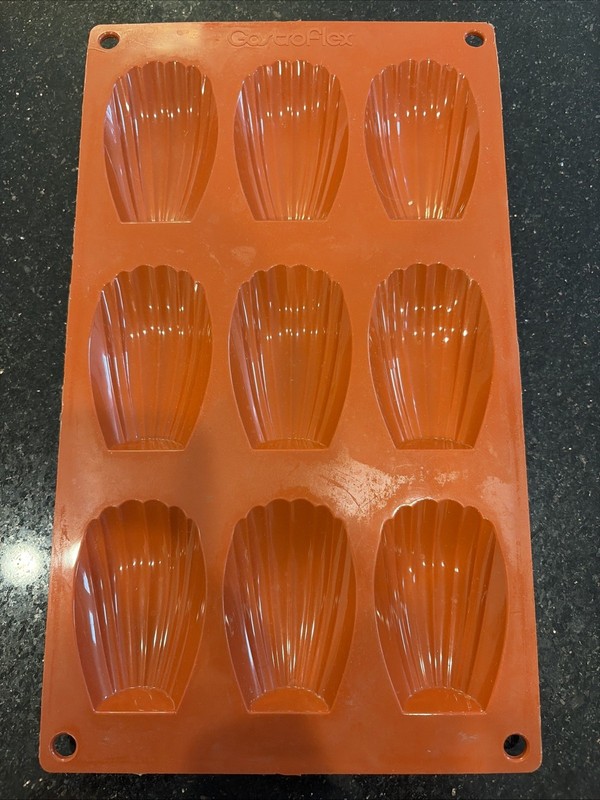 MATFER BOURGEAT SILICONE GASTROFLEX MADELEINE BAKING PAN 257917