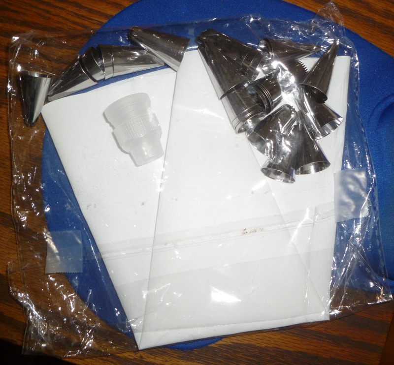 24 Stainless steel Icing Piping Nozzles (for decorating cakes++) + connector/bag gallery