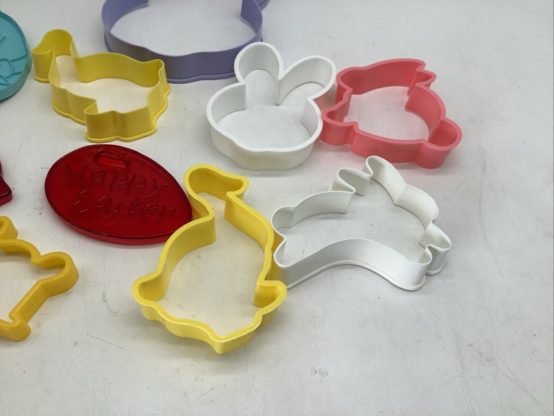 10 Easter Hard Plastic Cookie Cutters Rabbit Chick Duckling Egg gallery