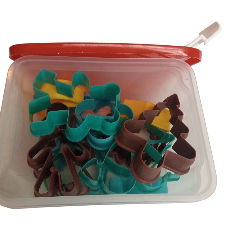 Plastic Cookie Cutter Set Storage Box 17 Assorted Shapes Hearts Animals Holiday gallery