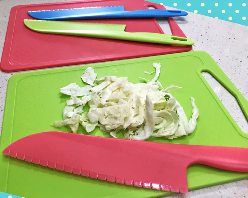 11" Plastic Serrated Knives Set to Cut Salad, Bread, Brownies or Lasagna, Pro... gallery