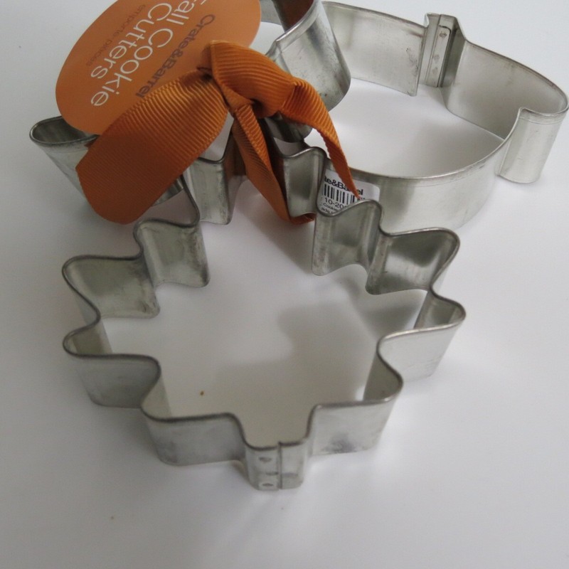 NWT Crate & Barrel Fall Cookie Cutters Metal Leaf Acorn Squirrel gallery