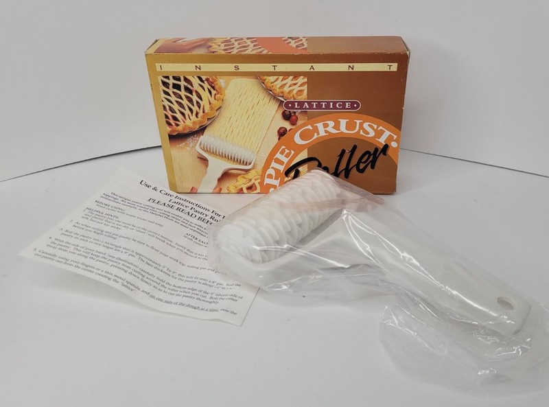 Instant Lattice Pie Dessert Food Crust Roller Cutter With Box White Handle