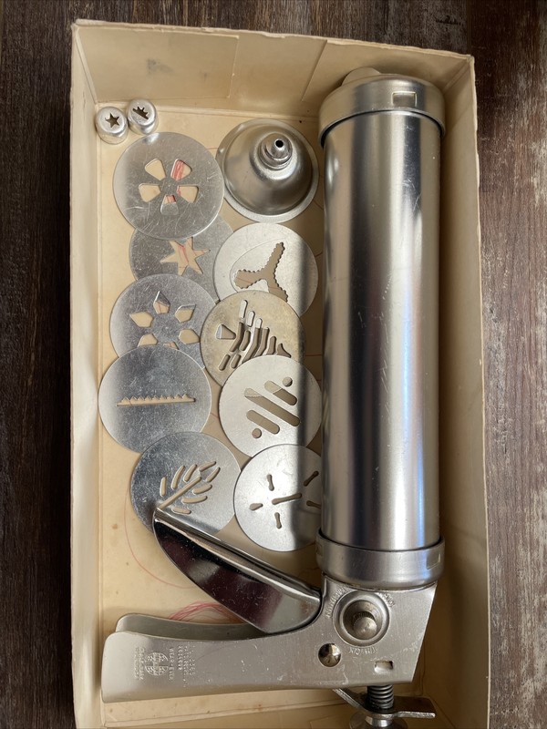 Vtg MCM Wear Ever Cookie Gun Pastry Decorator w/ Box Instructions #3665 FS! gallery