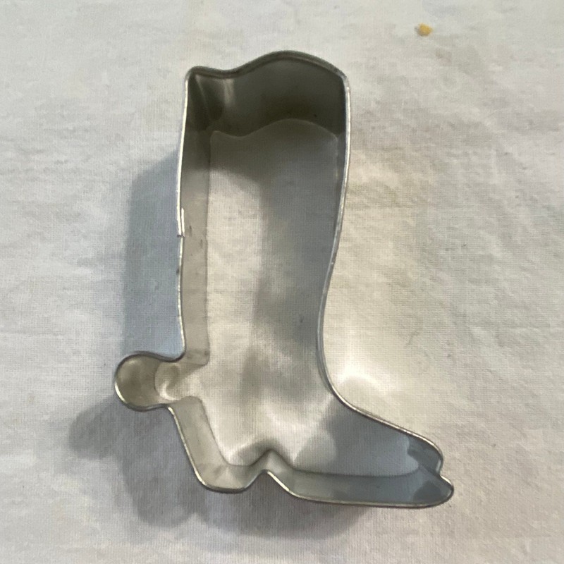 Set 6 Cookie Cutters Metal Aluminum Holiday Seasonal Cowboy Maple Leaf Canada gallery