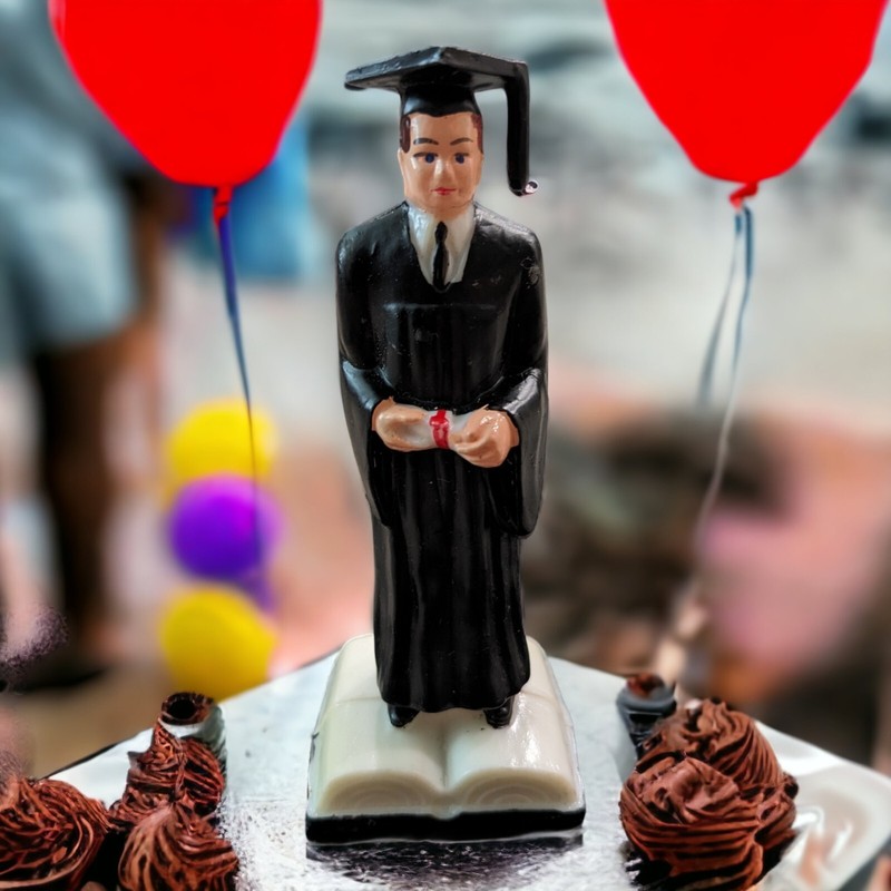 VINTAGE PLASTIC GRADUATION GRADUATE CAP & GOWN CAKE TOPPER MARKED HONG KONG 4.5″
