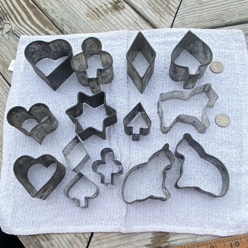 Vintage Metal Cookie Cutter Set, 14 piece Mixed Shapes Solid Pattern gallery
