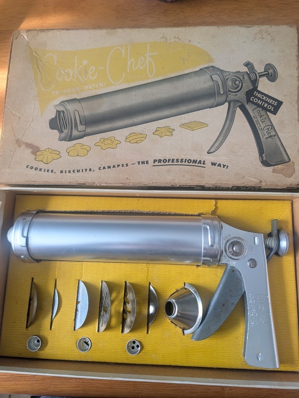 Vintage Cookie Chef Trigger Quick Cookie Press with 11 Discs In Orig Box