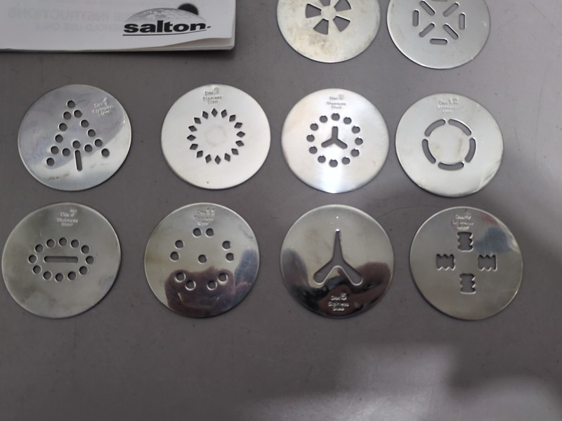 Salton Electric Cookie Press CKM25 12 Discs Spritz TESTED gallery