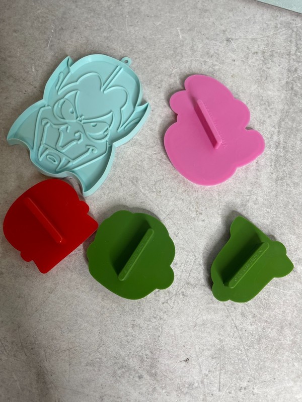 Vintage set of 5 hallmark Holiday Plastic cookie cutters Dracula bunny snowman gallery