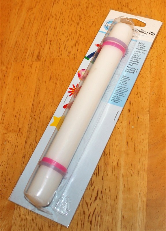 Wilton: FONDANT ROLLING PIN #1907-1205 New in pkg. Non- Stick 1/8" & 1/16" Rings gallery