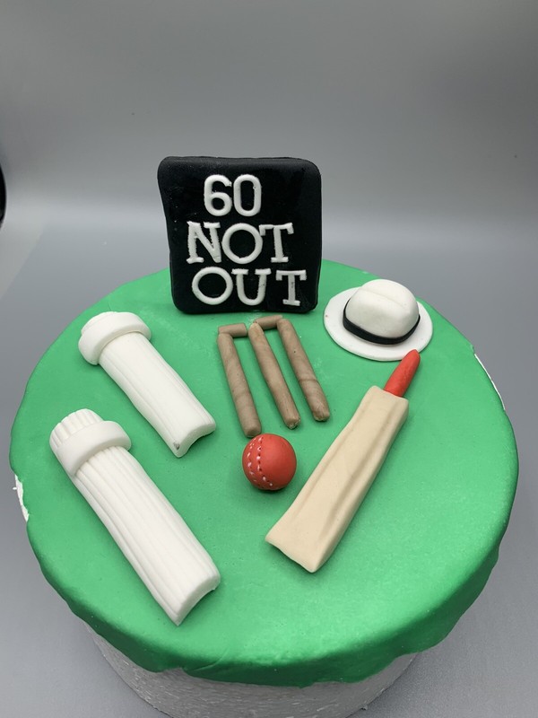 EDIBLE Cricket Cake Topper Cake Decoration. ￼