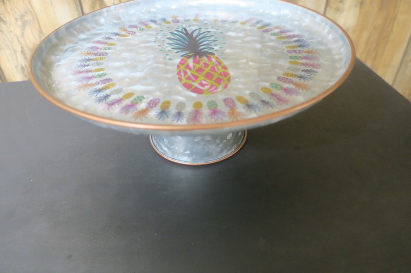 Josephine Kimberling Rnd hammered shine Metal Pineapple Party 12″ Cake Stand