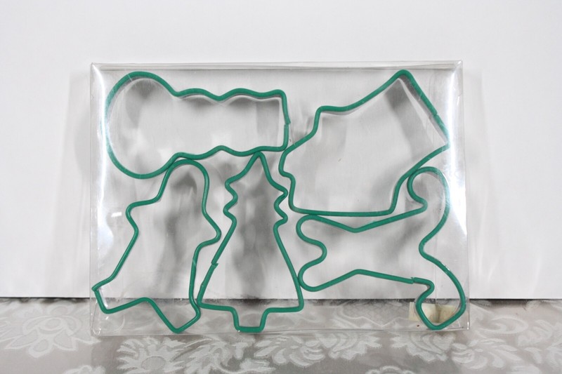 CHRISTMAS SET OF 5 ASSORTED STAINLESS STEEL COOKIE CUTTER W/ EASY GRIP SET NEW