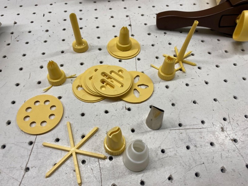 Vintage Hutzler-Gerda Easy Action Cookie Press Food Decorator Yellow 690 Set gallery