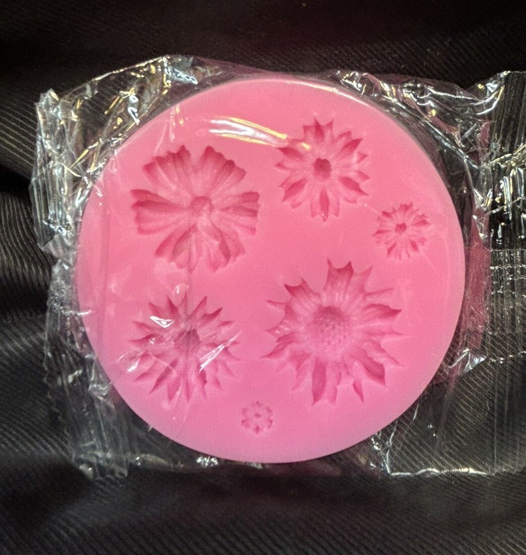 Set of 5 Silicone Fondant/Wax Melt Molds, Assorted Small Flowers. gallery
