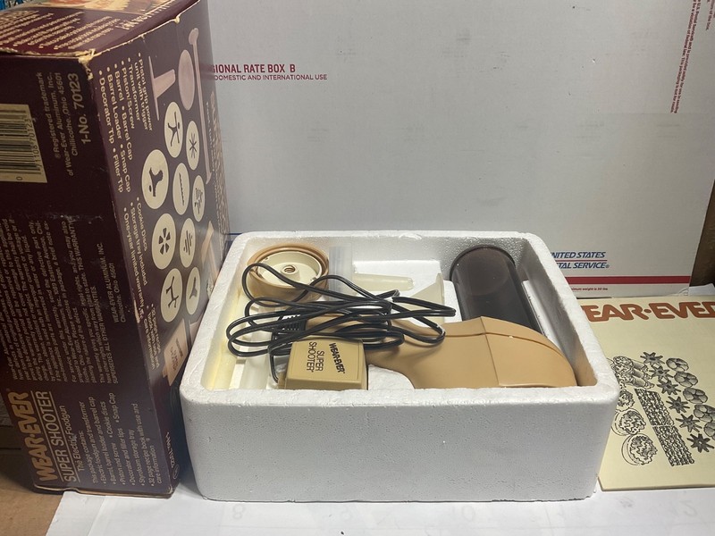 Wear-Ever Super Shooter Electric Cookie Pastry Press Gun In Box #70123
