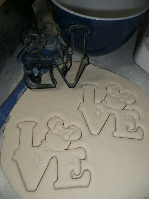 MINNIE MOUSE HEAD LOVE WORD LETTERS VALENTINE WEDDING COOKIE CUTTER USA PR3327 gallery