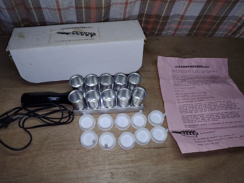 The Candymelter Palette Melts Candy Coatings for Molds 10 Cups for 10 Colors Vtg