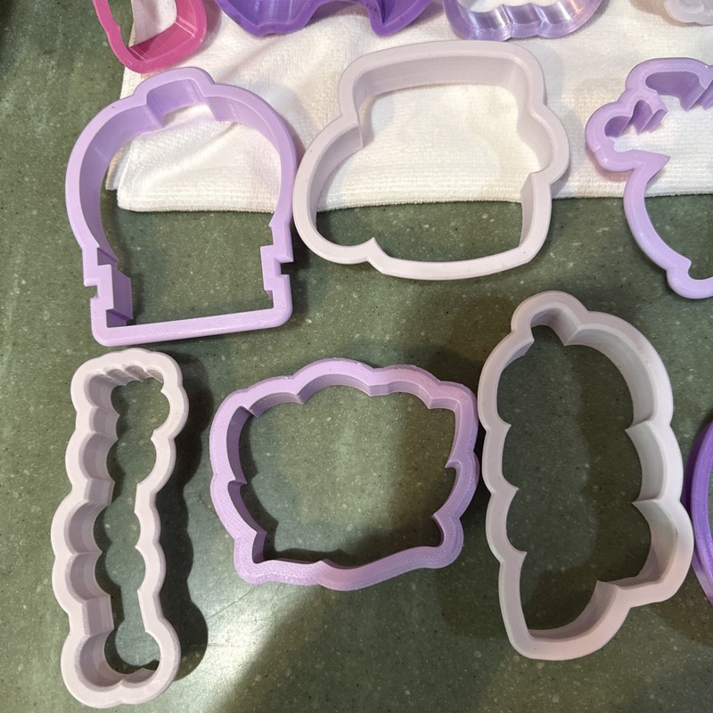 Lot Of 20 Cookie/Playdoh Cutters, 3D print Halloween Elf Pumpkin various gallery