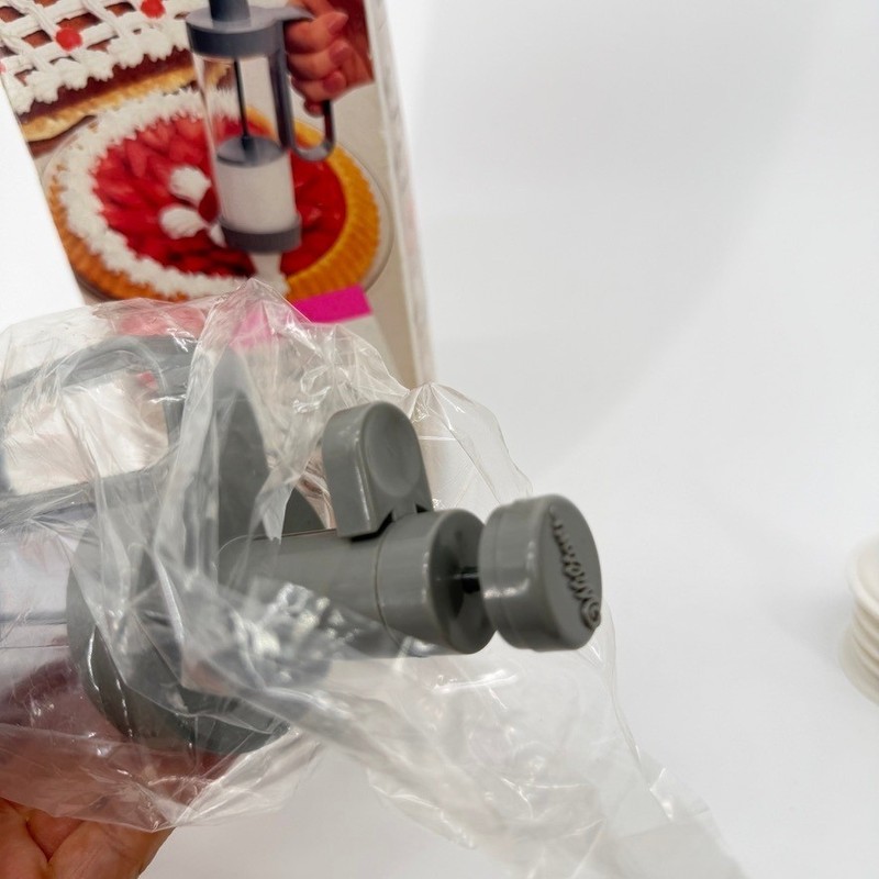 VTG Wilton Dessert Decorator Circa 1989 w/ 5 Nozzles Christmas Cookies Frosting gallery