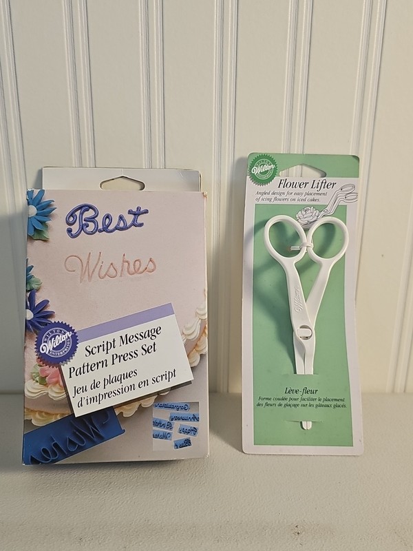Vintage Wilton Script Message Cake Decorating Words Script & Flower Lifter