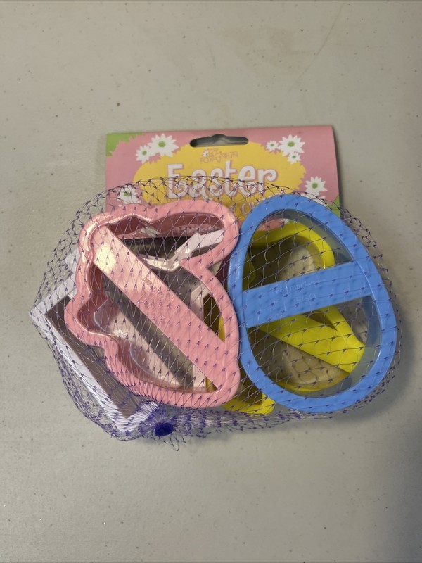 (4) VINTAGE Fox Run Craftsmen EASTER Cookie Cutters – Church, Chick, Egg & Bunny
