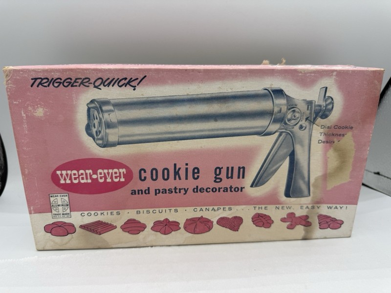 Vintage Wear Ever Cookie Gun and Pastry Decorator Trigger Quick No 3365 in box gallery
