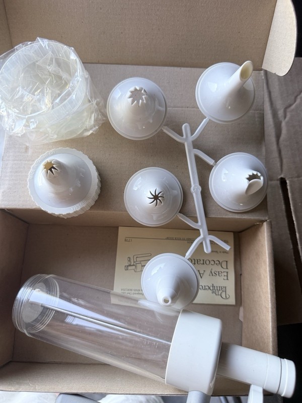 The Pampered Chef Easy Accent Decorator 1778 Open Box gallery
