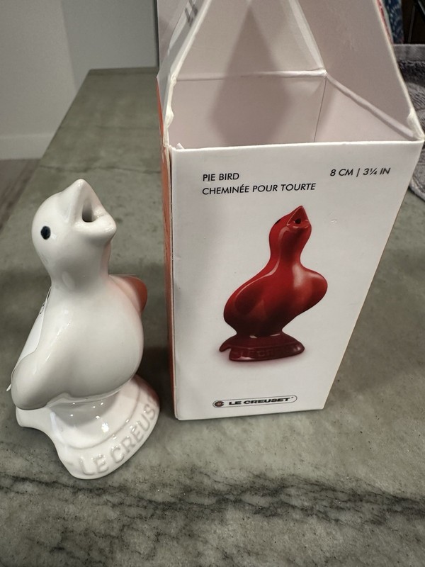 RARE Le Creuset 3 1/4″ Pie Bird Baking Funnel / Solid White Color / New In Box