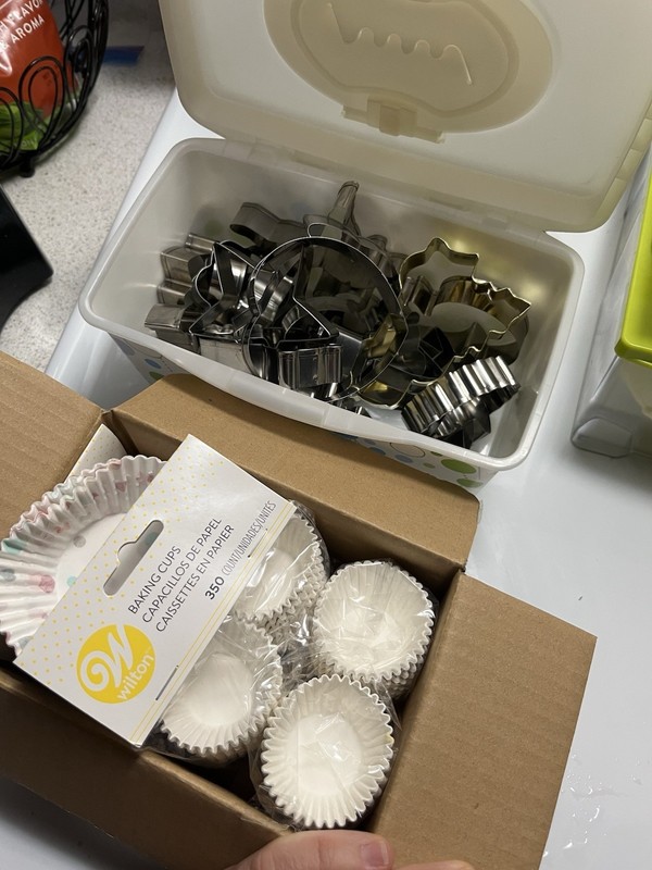 Wilton Standard White Paper Cupcake Liners 350 Pack Greaseproof Round