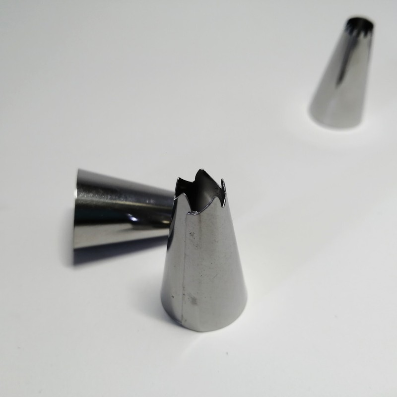 Stainless Steel Piping Nozzle Flower Cake Decorating Icing Buttercream Bakeries gallery