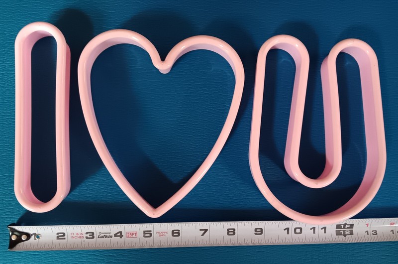 Cookie Cutters new Avon I Heart U 3 Piece set Pink gallery