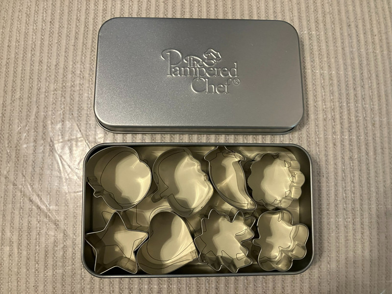 The Pampered Chef Creative Cutters Set #1095 Fruit Veggie Cookie Cutters In Tin