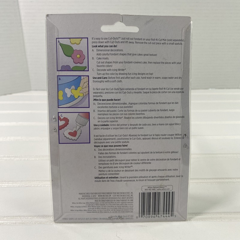 Wilton Cupcake Decorating Set And Wilton 4 Pc Fondant Cutters gallery