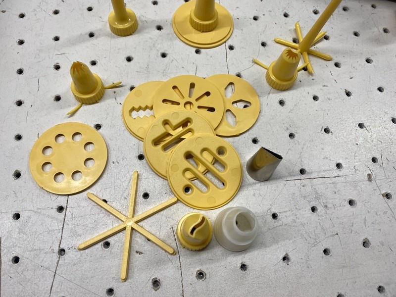 Vintage Hutzler-Gerda Easy Action Cookie Press Food Decorator Yellow 690 Set gallery