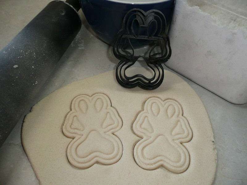 PAW PRINT PET ANIMAL DETAILED COOKIE CUTTER MADE IN USA PR4772 gallery
