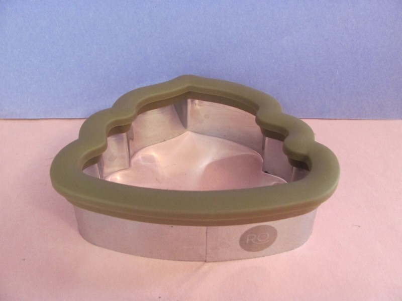 RO Collection by Wilton " Poop Emoji " COOKIE CUTTER Swirl Comfort-Grip gallery
