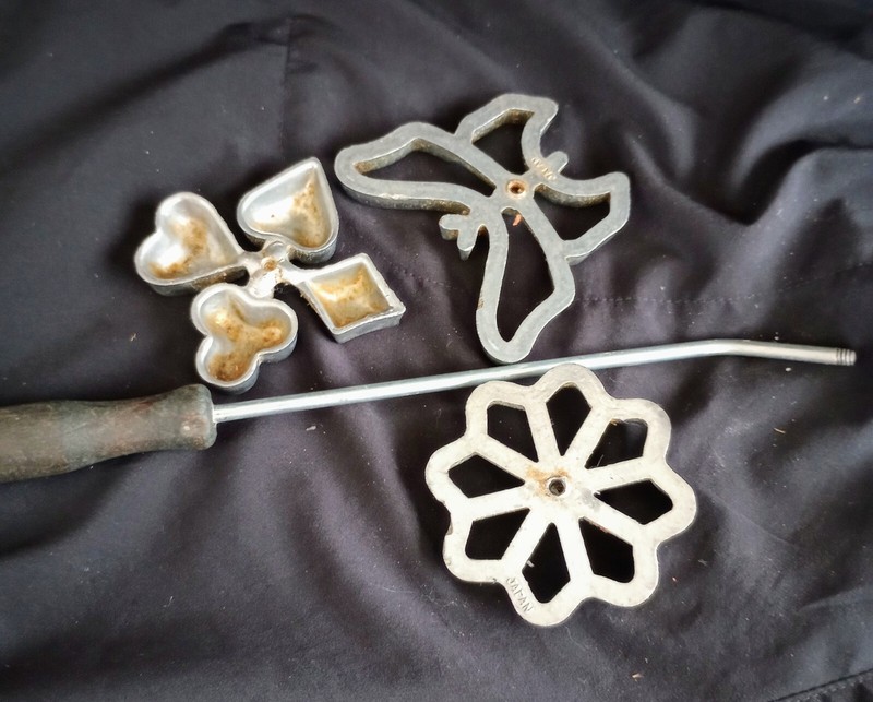 Vintage Rosette Iron Cookie Mold Set of 3 With Handle Cast Aluminum Pastry gallery