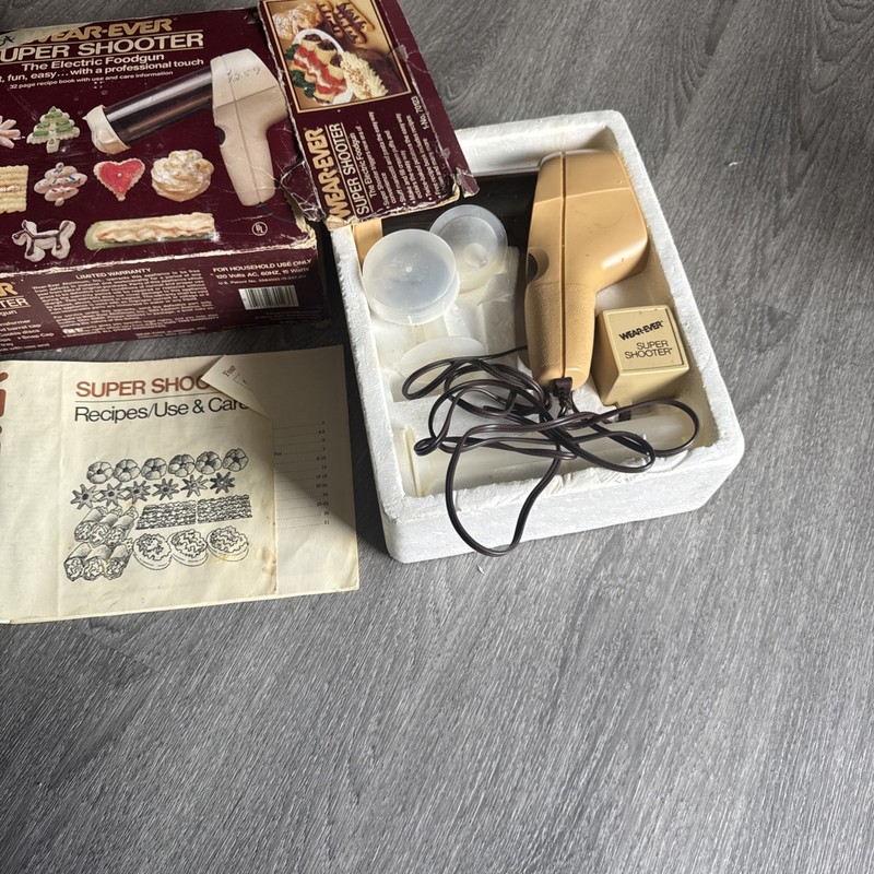 Wear Ever Super Shooter Electric Cookie Pastry Press Gun In Box #70123 Vintage gallery