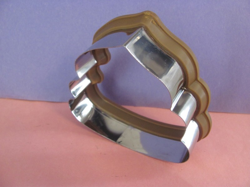 RO Collection by Wilton " Poop Emoji " COOKIE CUTTER Swirl Comfort-Grip gallery