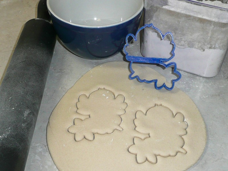 BIRD ON BRANCH OUTLINE TREE PERCH LEAVES ANIMAL COOKIE CUTTER USA PR3071 gallery