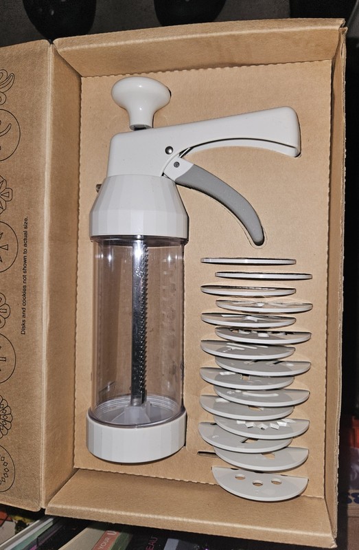 The Pampered Chef Cookie Press 1525 in box (MISSING 1 DISK) gallery