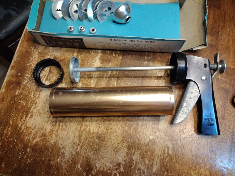 Vintage West Bend Cookie Chef & Pastry Gun 5012 Press Christmas Cookies gallery