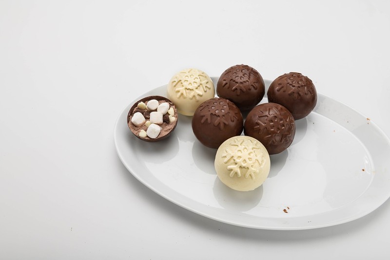 Mobi Hot Chocolate Silicone Cocoa Bombs Molds, Gingerbread Man gallery