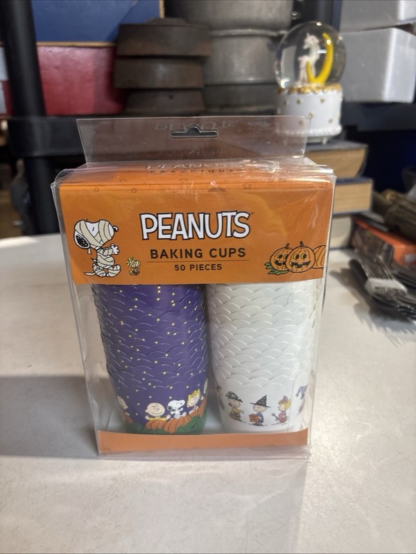 Peanuts Baking Cups. Halloween Great Pumpkin