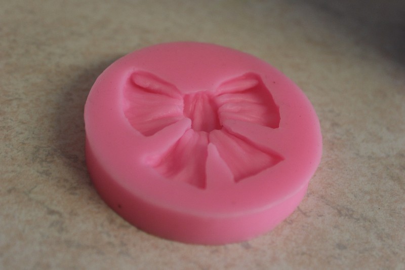SINGLE Bow Ribbon Silicone Mould Sugarcraft, Cake flower, Fondant, Soap UK gallery