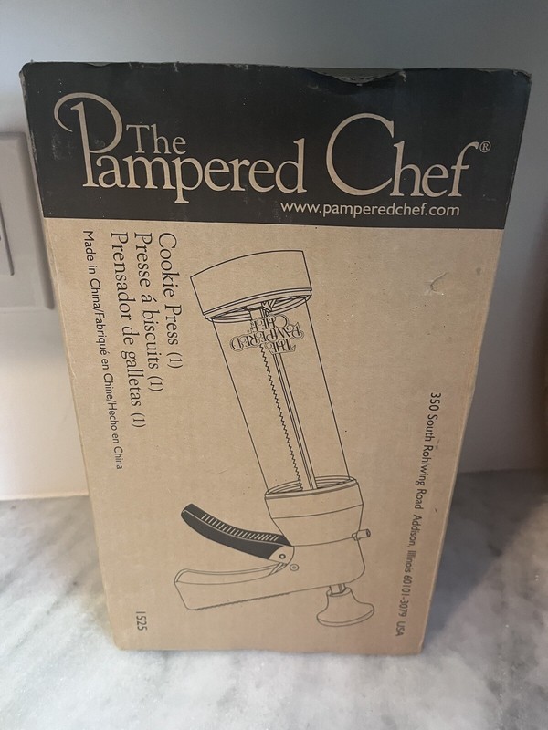Pampered Chef (1) Cookie Press 1525 Pastry 16 Molds- New open Box gallery