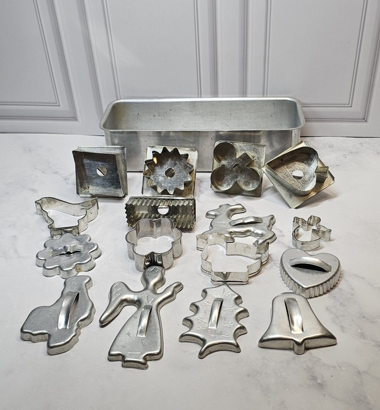 Vintage Metal Cookie Cutters Lot Of 16 Variety Some Have Handles With Loaf Pan