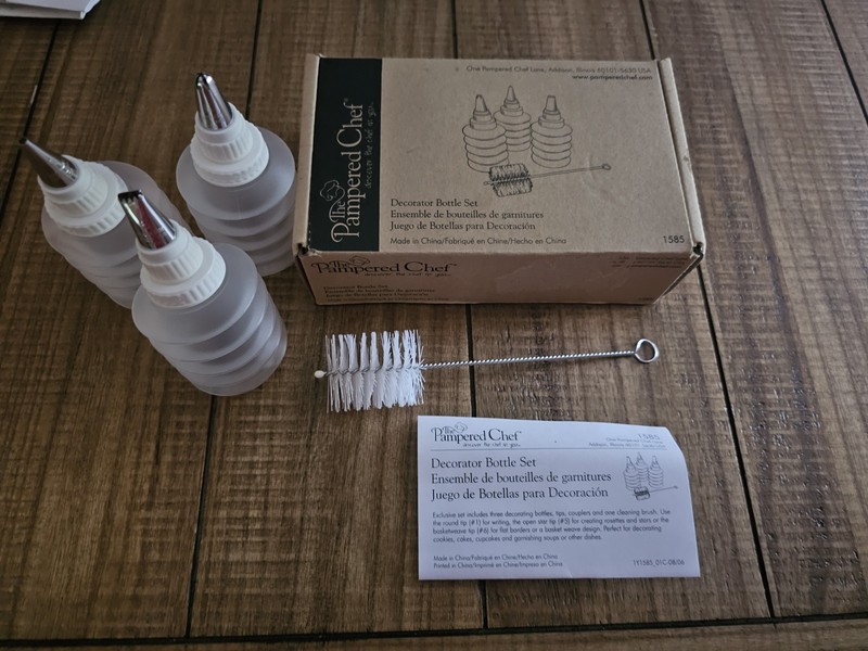 Pampered Chef Decorator Bottle Kit 1585 New NIB 3 Piece Bottles & Decorator Tips